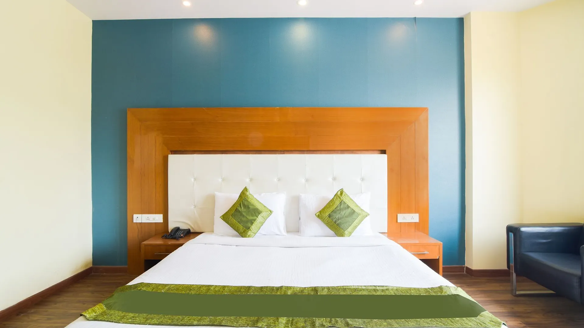 Treebo Q-Cent Hotel Gurgaon