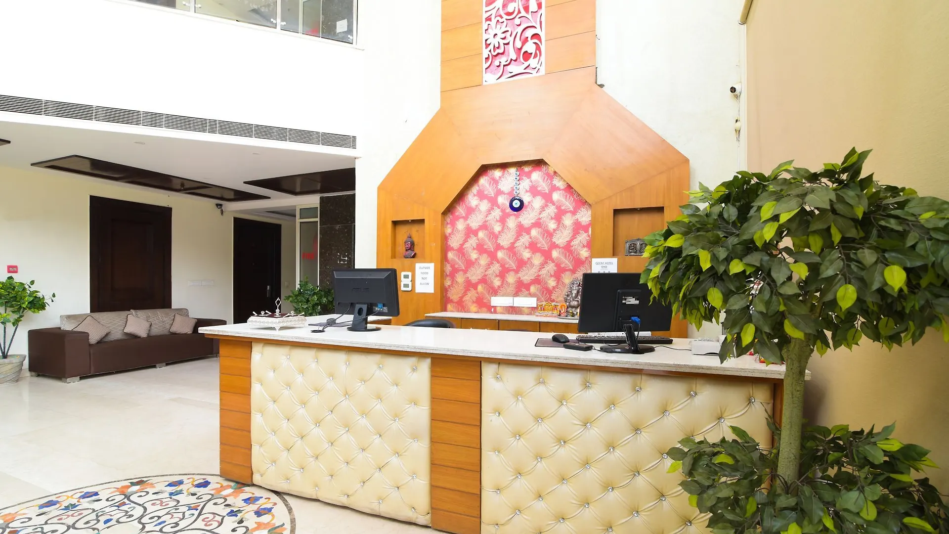 Treebo Q-Cent Hotel Gurgaon